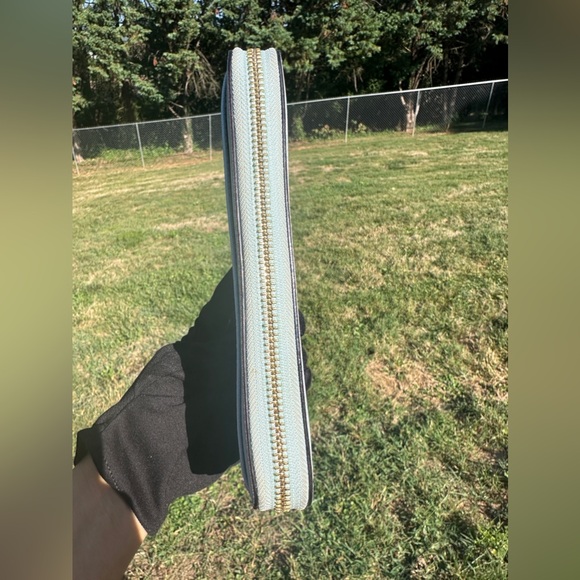 Kate Spade Long Zip Wallet Light Robin’s Egg Blue Leather Gold Hardware Preloved - Picture 6 of 13